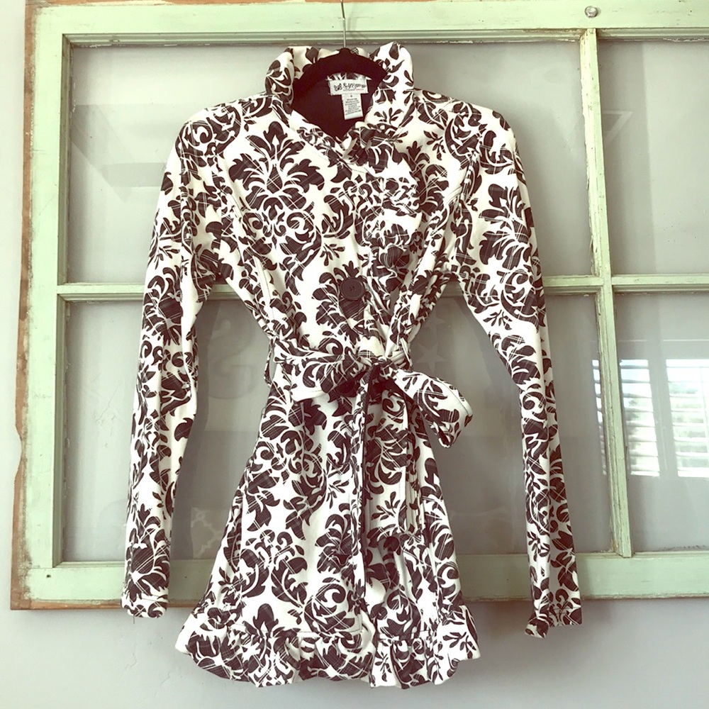 Black/White Jacket with tie waist and Buttons